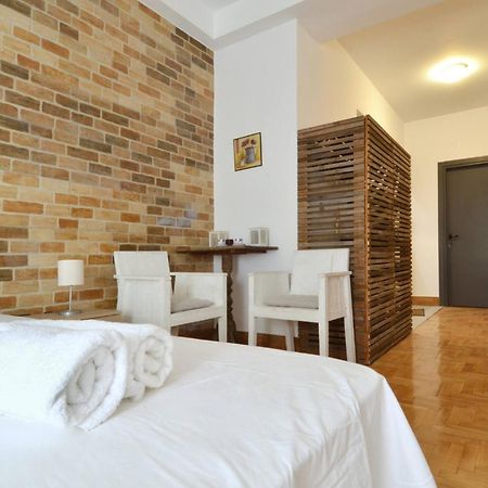 A Modern Rustic Cosy Apartment At The Foot Of Mount Lycabettus Атина Екстериор снимка