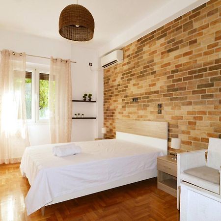 A Modern Rustic Cosy Apartment At The Foot Of Mount Lycabettus Атина Екстериор снимка