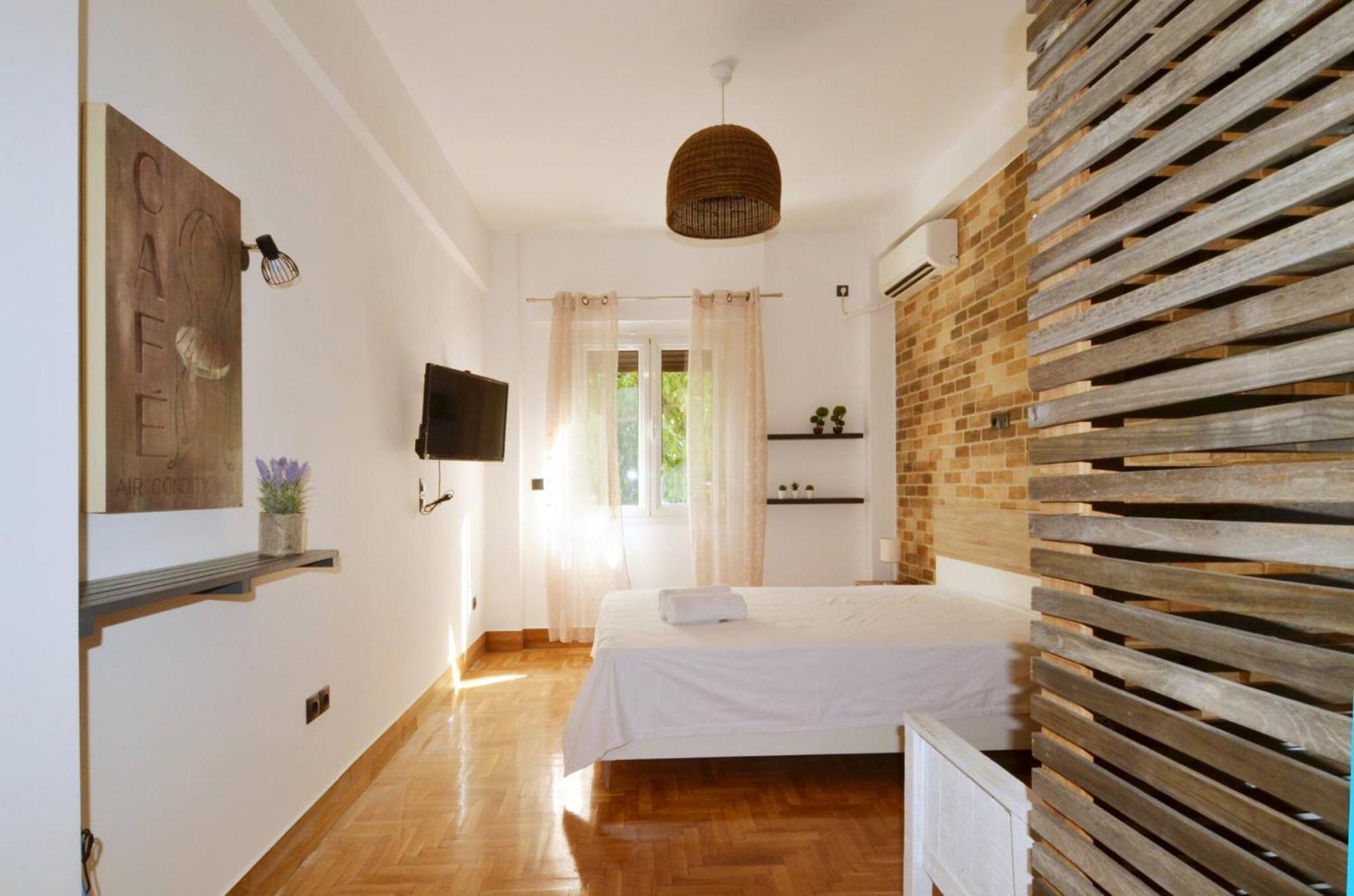 A Modern Rustic Cosy Apartment At The Foot Of Mount Lycabettus Атина Екстериор снимка