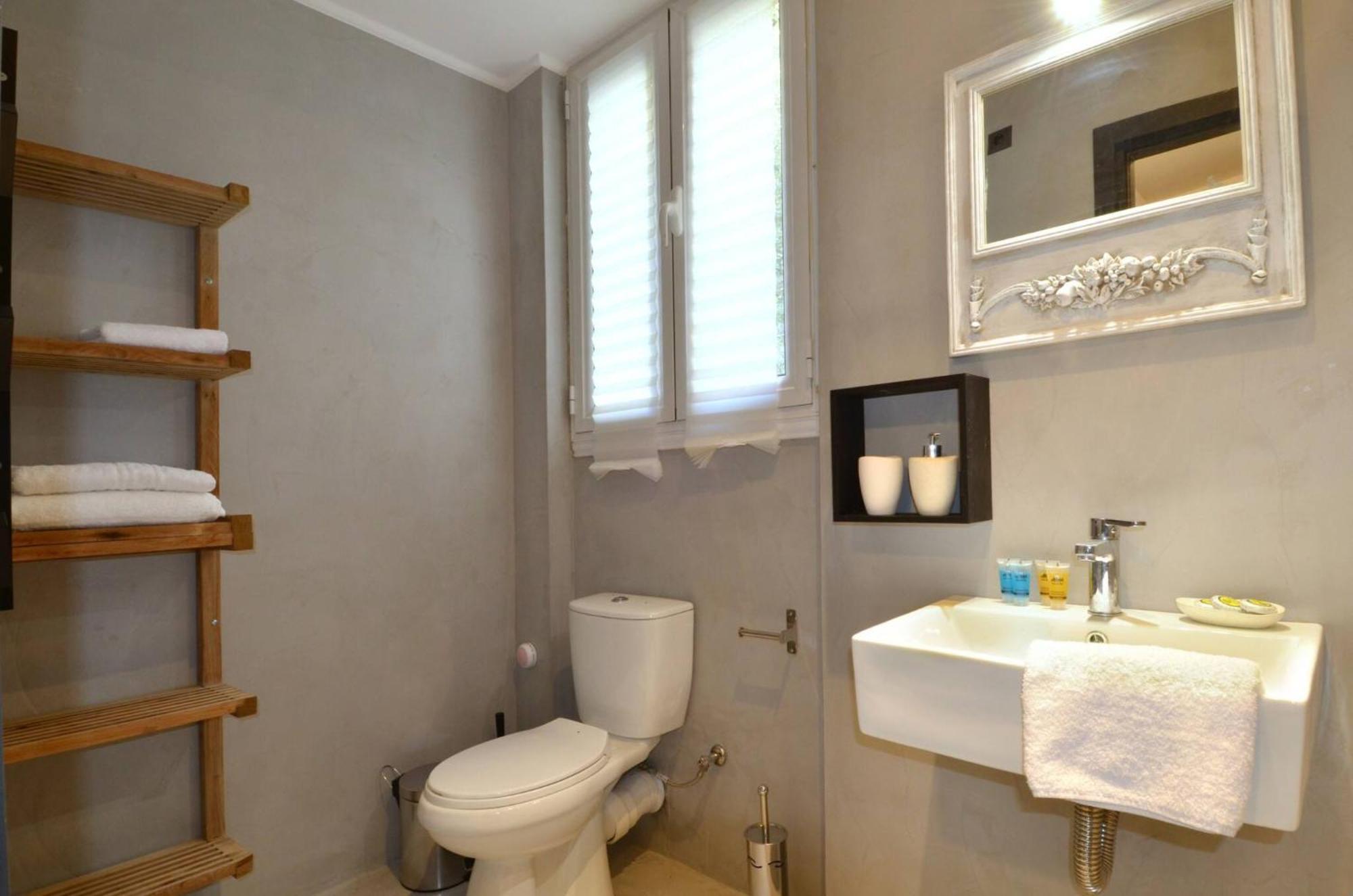 A Modern Rustic Cosy Apartment At The Foot Of Mount Lycabettus Атина Екстериор снимка
